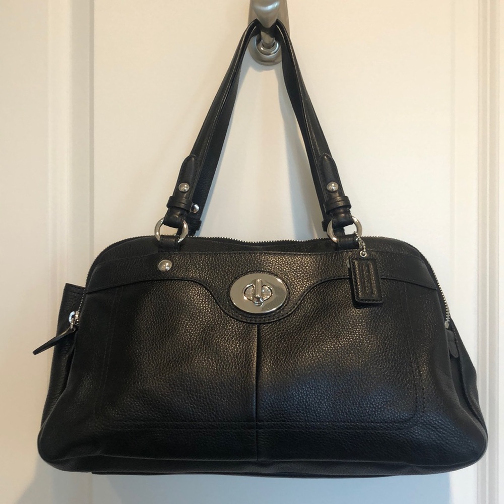 Coach Penelope black leather shoulder bag like new